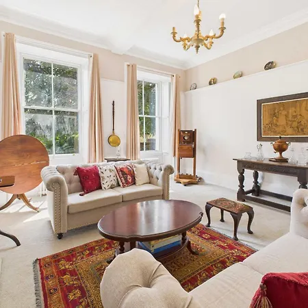 Host & - Thorneville House *