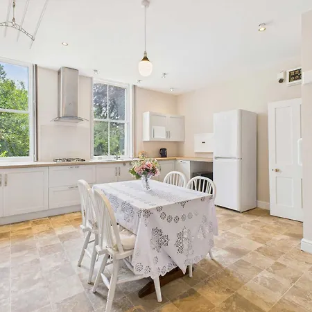 Host & - Thorneville House