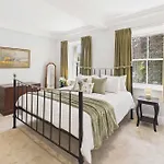 Host & - Thorneville House Knaresborough