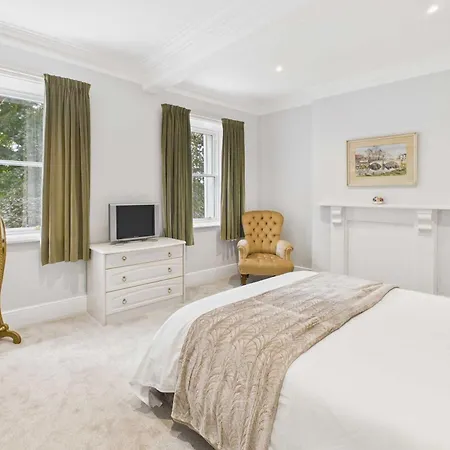 Host & - Thorneville House * Knaresborough