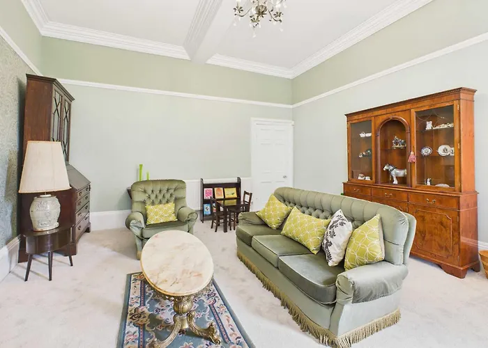 Host & - Thorneville House Knaresborough