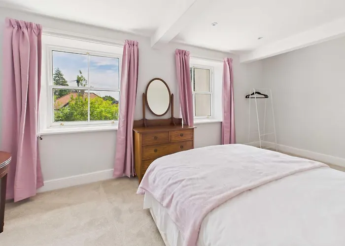 Host & - Thorneville House Holiday home